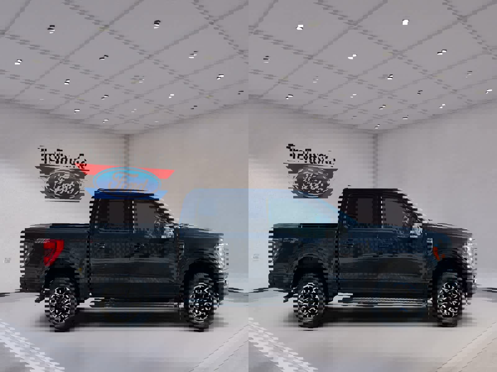 Used 2023 Ford F150 XLT w/ Equipment Group 302A High image 4