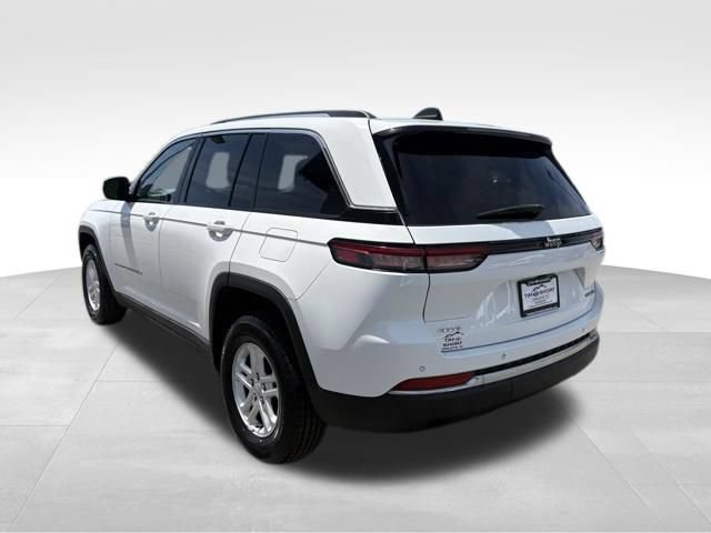 Used 2023 Jeep Grand Cherokee Laredo AWD/4WD image 9