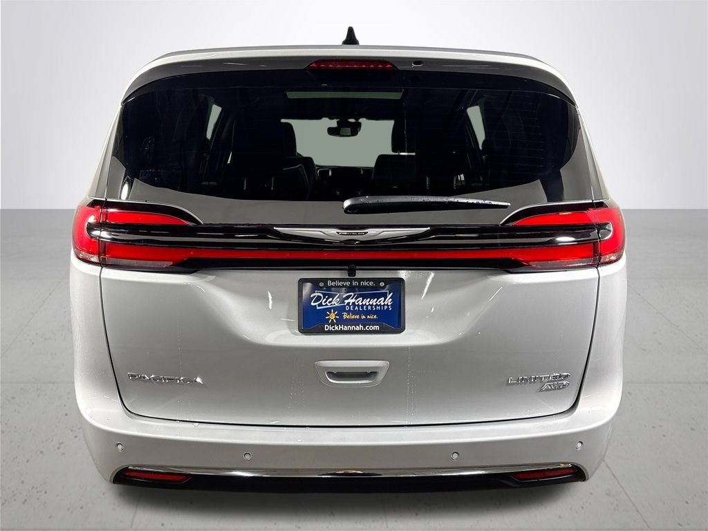 New 2026 Chrysler Pacifica Limited image 7