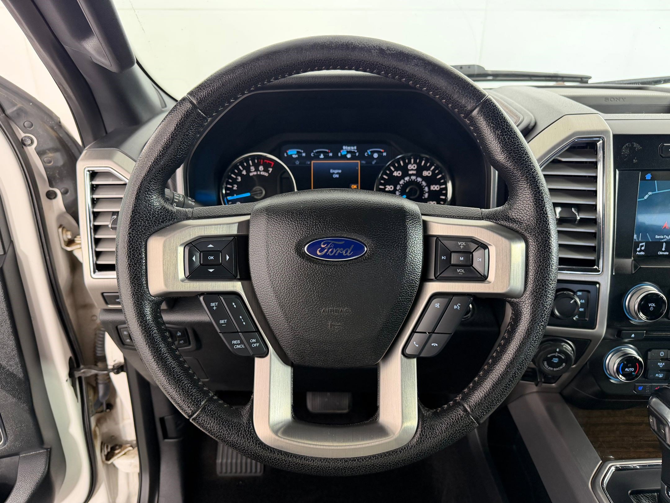 Used 2016 Ford F150 Platinum w/ Equipment Group 701A Luxury AWD/4WD image 15