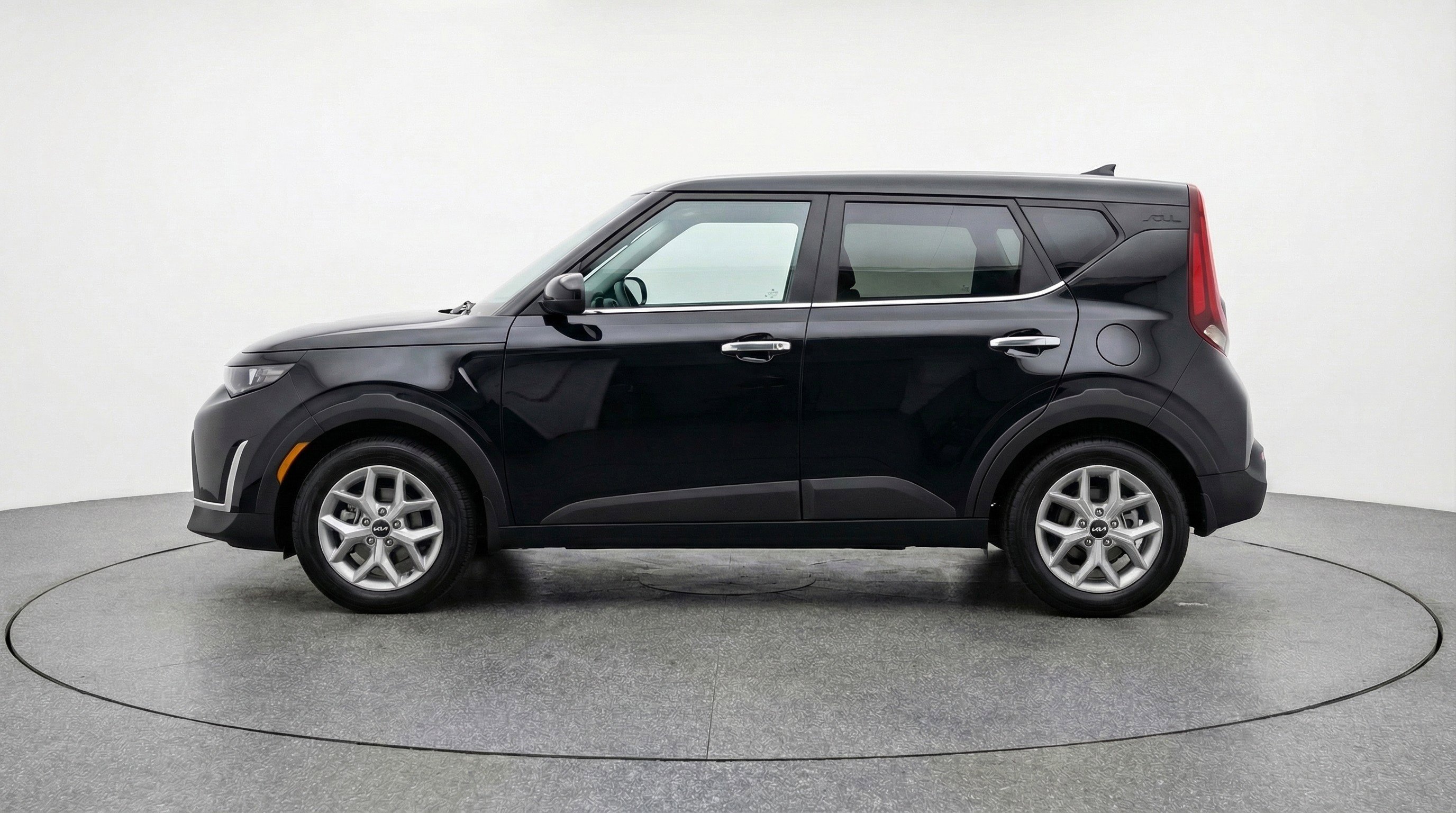 Used 2025 Kia Soul LX w/ LX Technology Package image 5