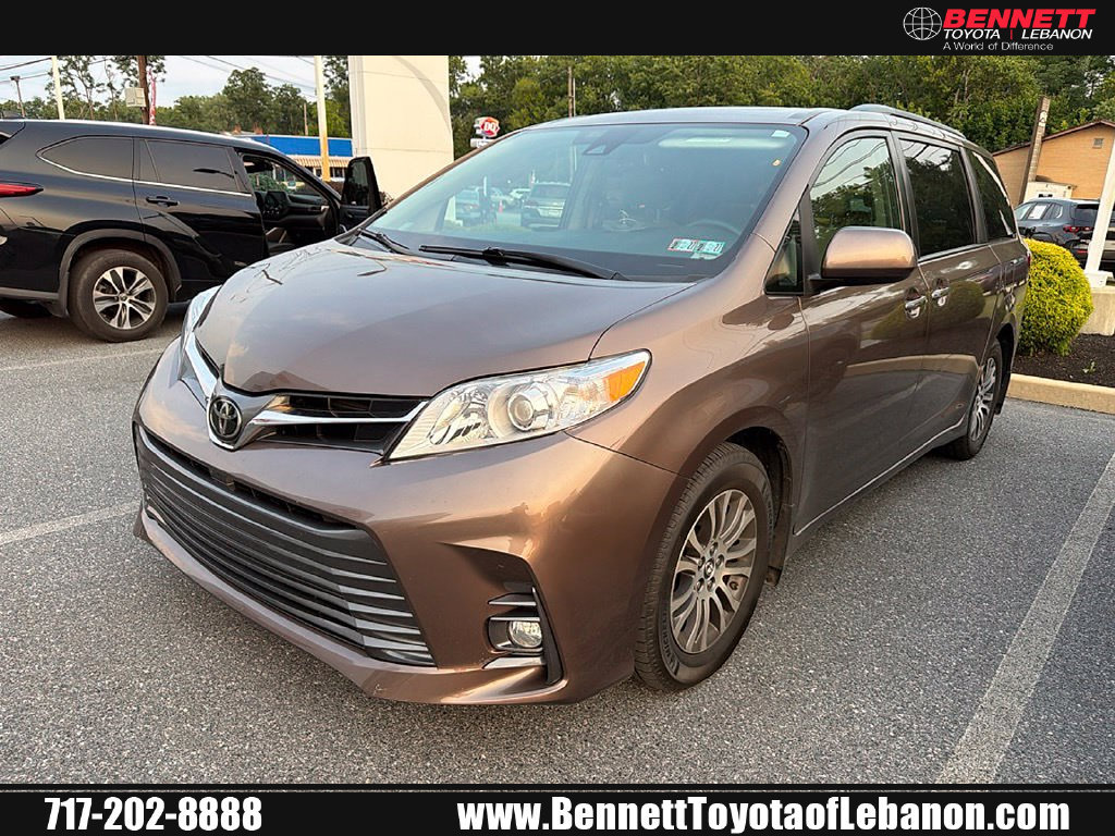 Used 2018 Toyota Sienna XLE w/ XLE Navigation Package FWD image 1
