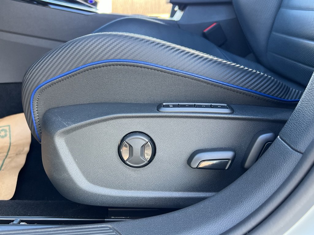 Used 2023 Volkswagen Golf R image 15