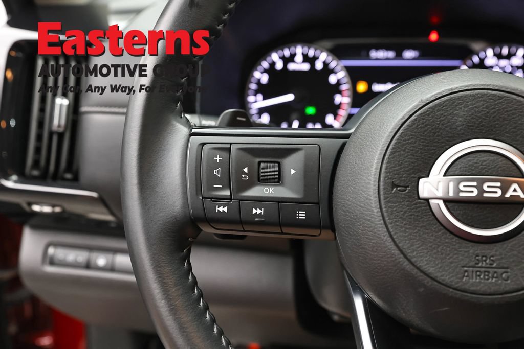 Used 2024 Nissan Pathfinder SV AWD/4WD image 15
