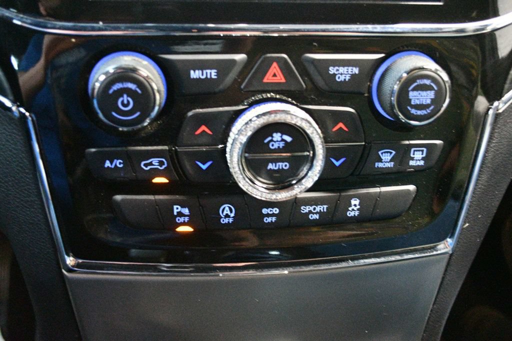 Used 2022 Jeep Grand Cherokee Limited AWD/4WD image 61