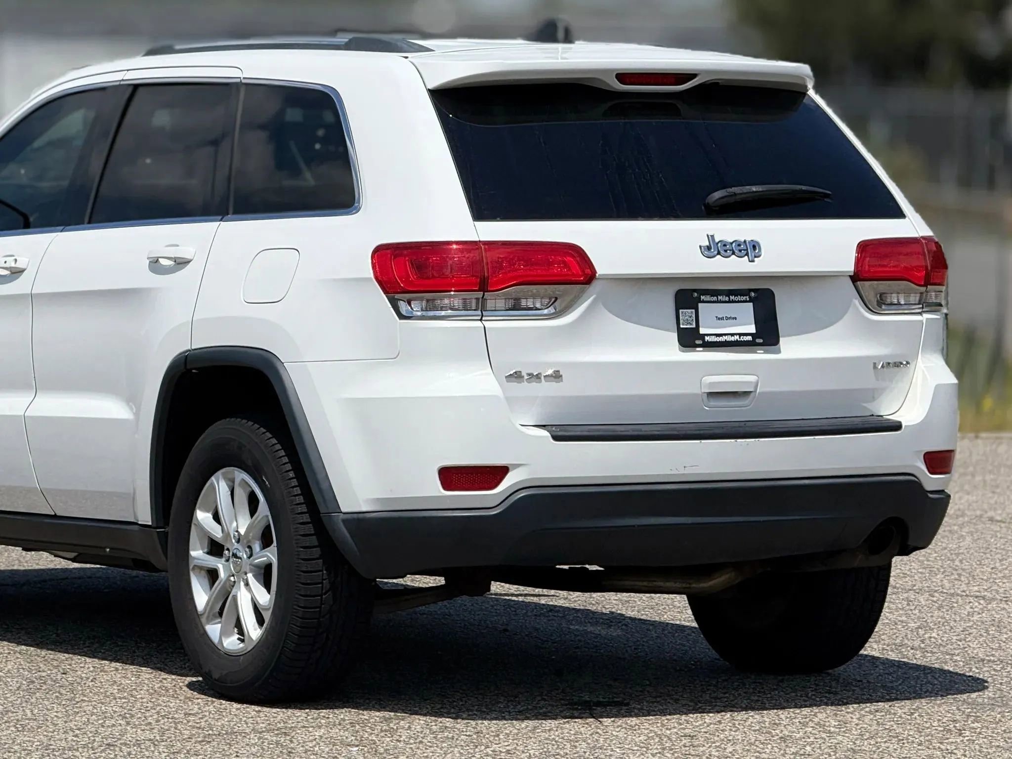 Used 2014 Jeep Grand Cherokee Laredo w/ 18" Wheel & 8.4" Radio Group AWD/4WD image 15