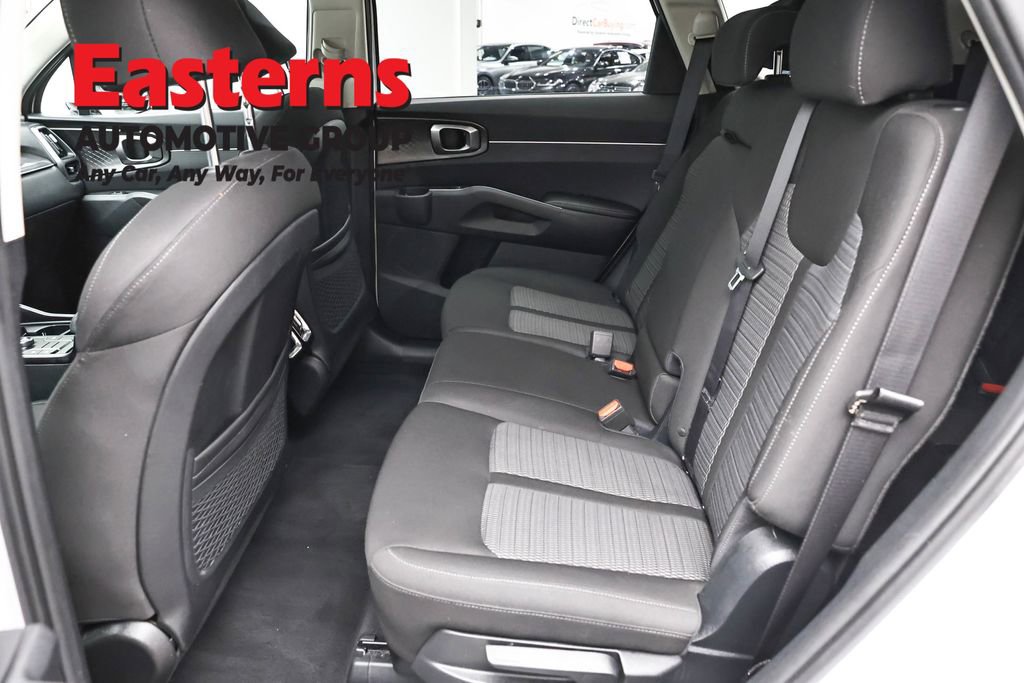 Used 2023 Kia Sorento LX FWD image 21