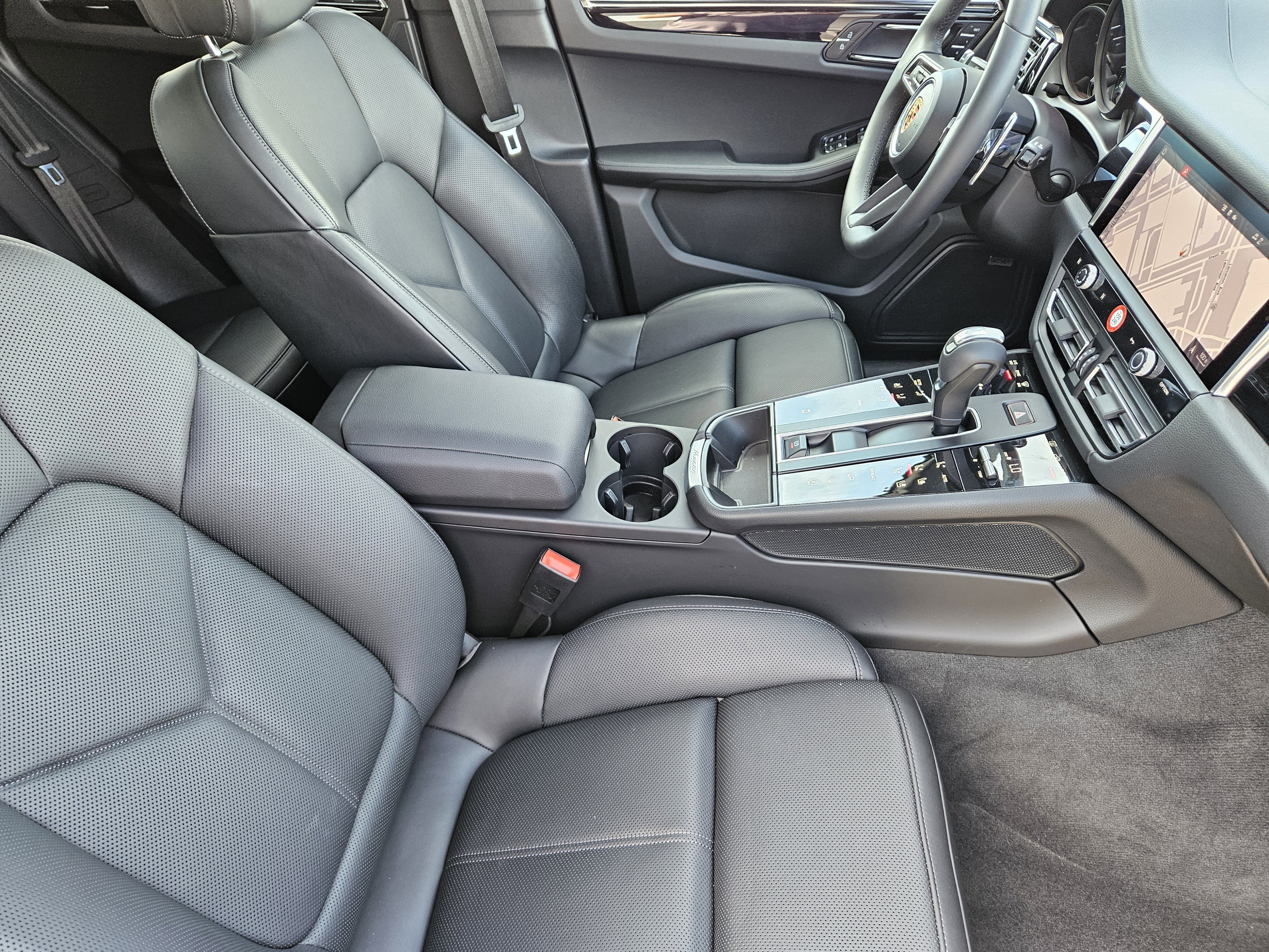 Certified 2026 Porsche Macan image 15