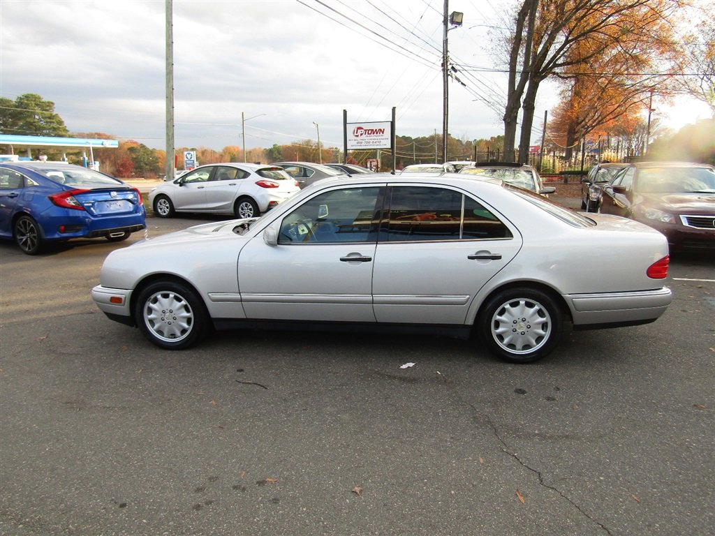 Used 1997 Mercedes-Benz E 320 Sedan image 4