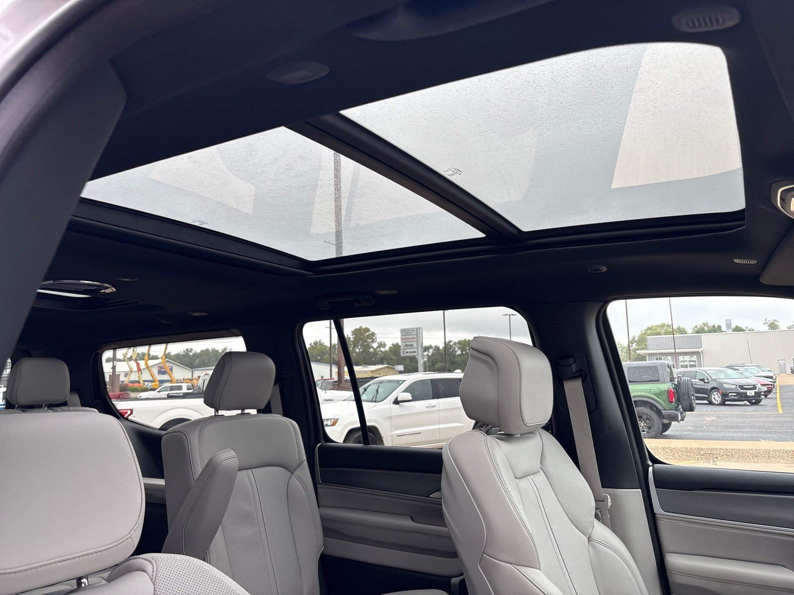 New 2026 Jeep Grand Wagoneer 4WD image 9