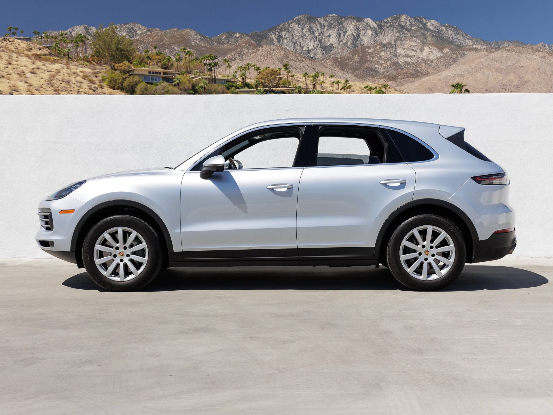 Certified 2019 Porsche Cayenne S AWD/4WD image 2
