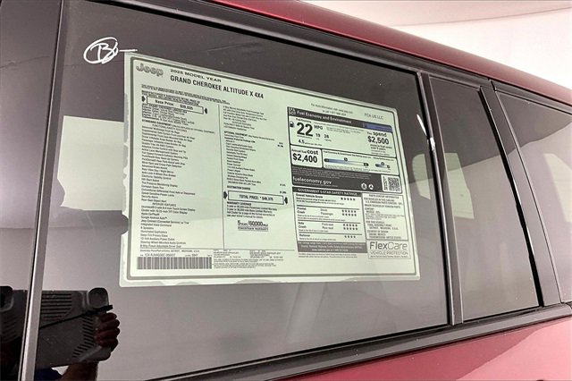 New 2025 Jeep Grand Cherokee Laredo image 14
