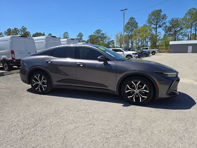 Used 2023 Toyota Crown Limited image 2