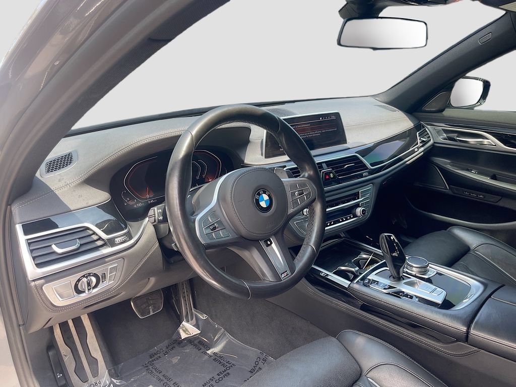 Used 2020 BMW 740i w/ M Sport Package RWD image 9