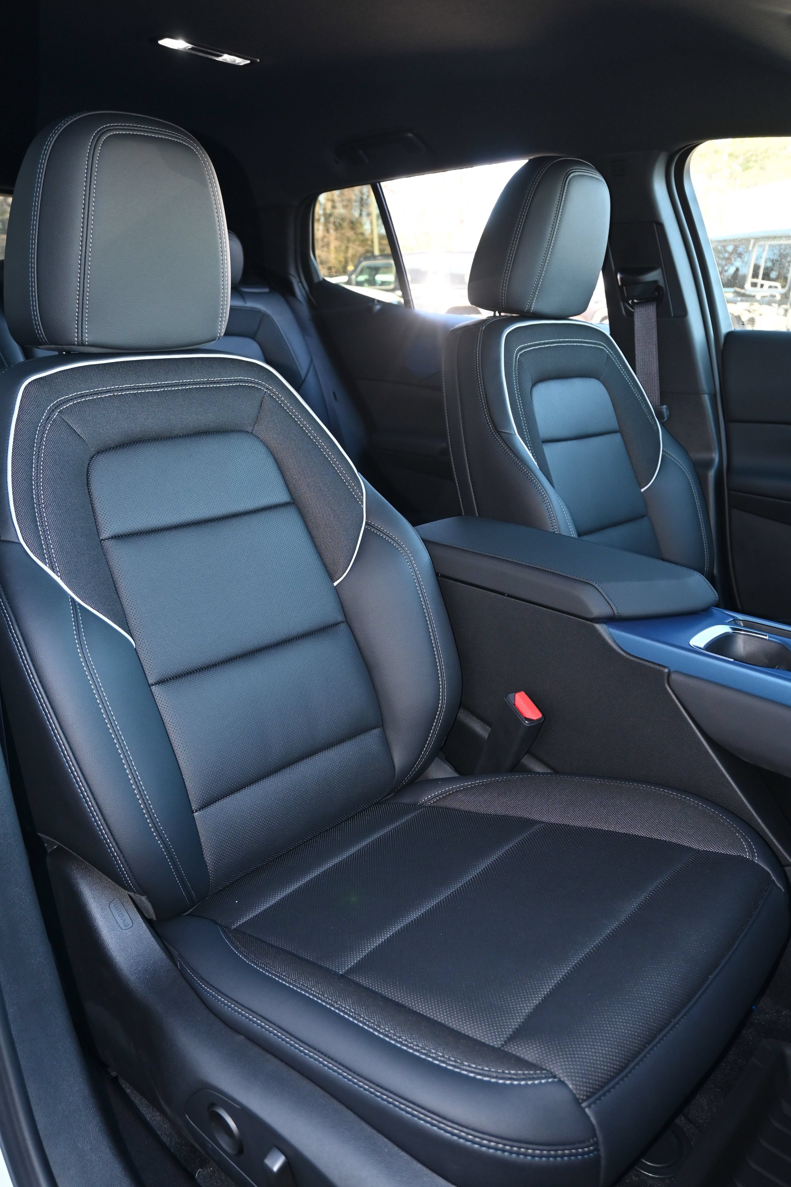 New 2026 Chevrolet Equinox EV LT w/ Convenience Package II FWD image 30