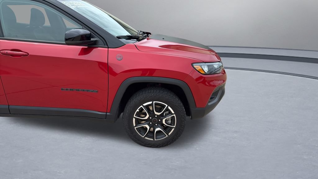 Used 2025 Jeep Compass Trailhawk AWD/4WD image 22