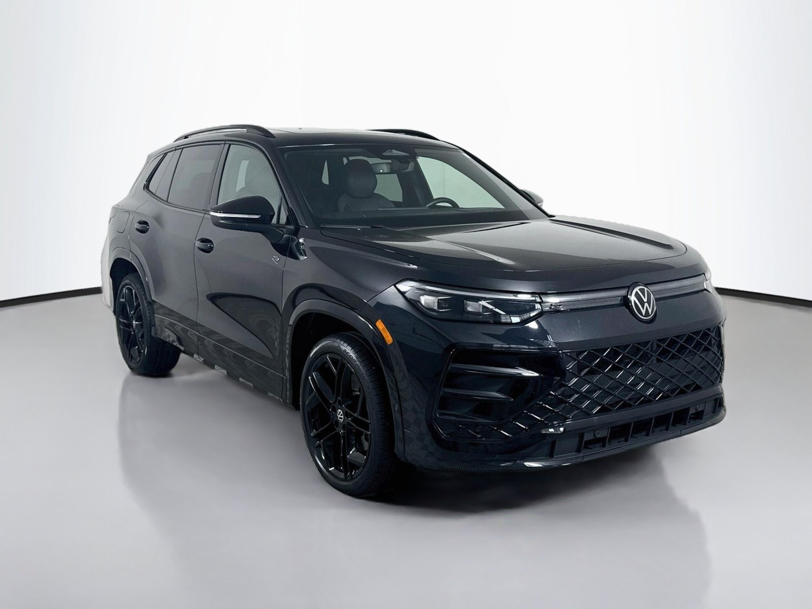 Certified 2025 Volkswagen Tiguan SE R-Line AWD/4WD image 7