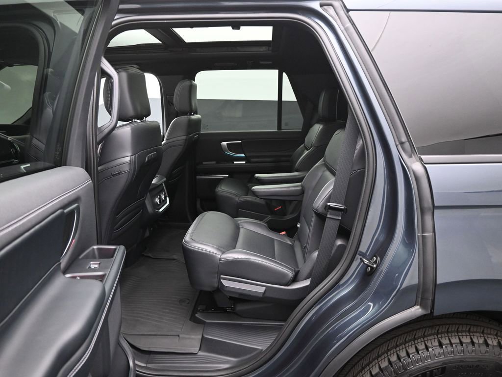 Used 2025 Ford Expedition Platinum w/ Stealth Appearance Package image 21