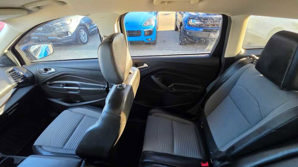 Used 2018 Ford Escape SE w/ SE Sport Appearance Package image 19