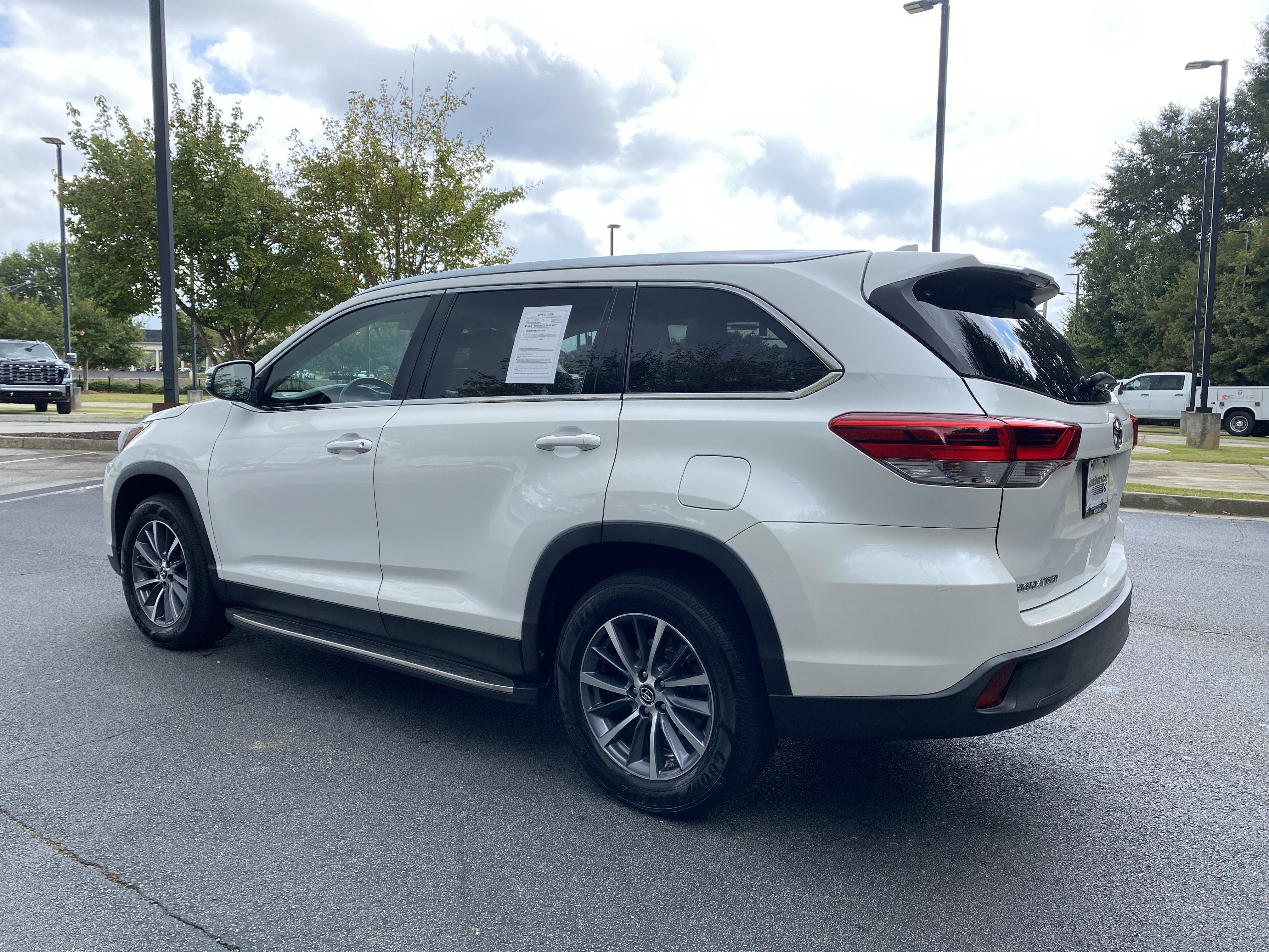 Used 2019 Toyota Highlander XLE FWD image 7