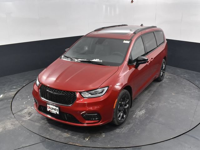 New 2026 Chrysler Pacifica Select AWD/4WD image 38