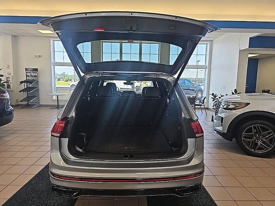 Used 2022 Volkswagen Tiguan SE R-Line AWD/4WD image 29