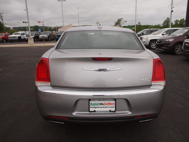 Used 2016 Chrysler 300 C RWD image 2