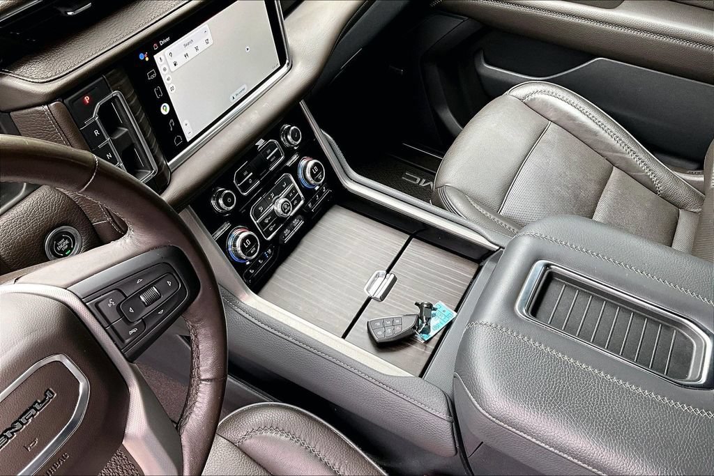 Used 2022 GMC Yukon Denali w/ Denali Premium Package AWD/4WD image 18