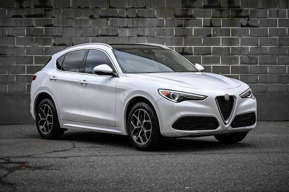 Used 2021 Alfa Romeo Stelvio Ti AWD/4WD image 2