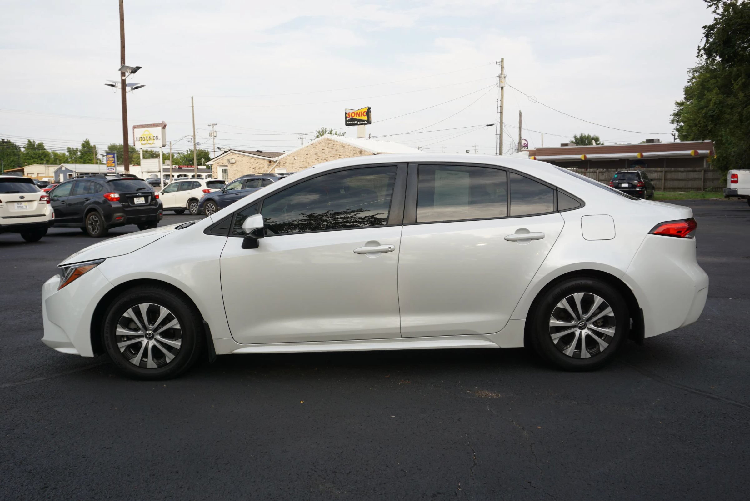Used 2022 Toyota Corolla LE w/ Premium Interior Package FWD image 8