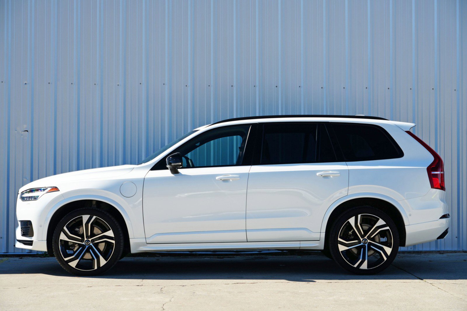 Used 2022 Volvo XC90 T8 R-Design w/ Advanced Package AWD/4WD image 9