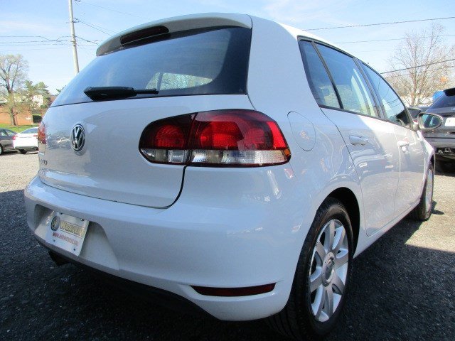 Used 2010 Volkswagen Golf 4-Door image 8