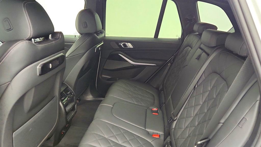 Used 2025 BMW X5 xDrive50e w/ M Sport Package image 21