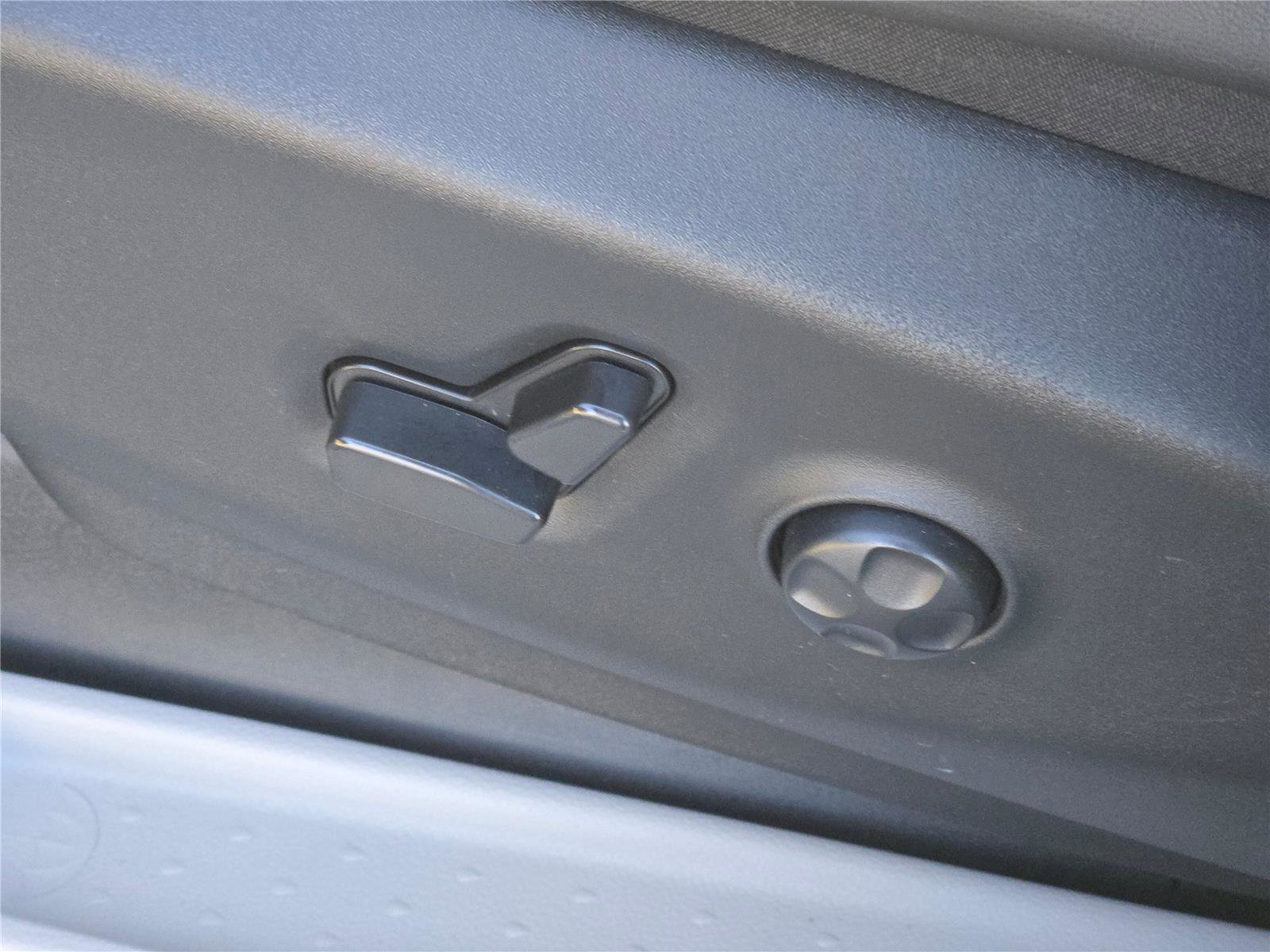 Certified 2023 Chrysler Pacifica Limited FWD image 29