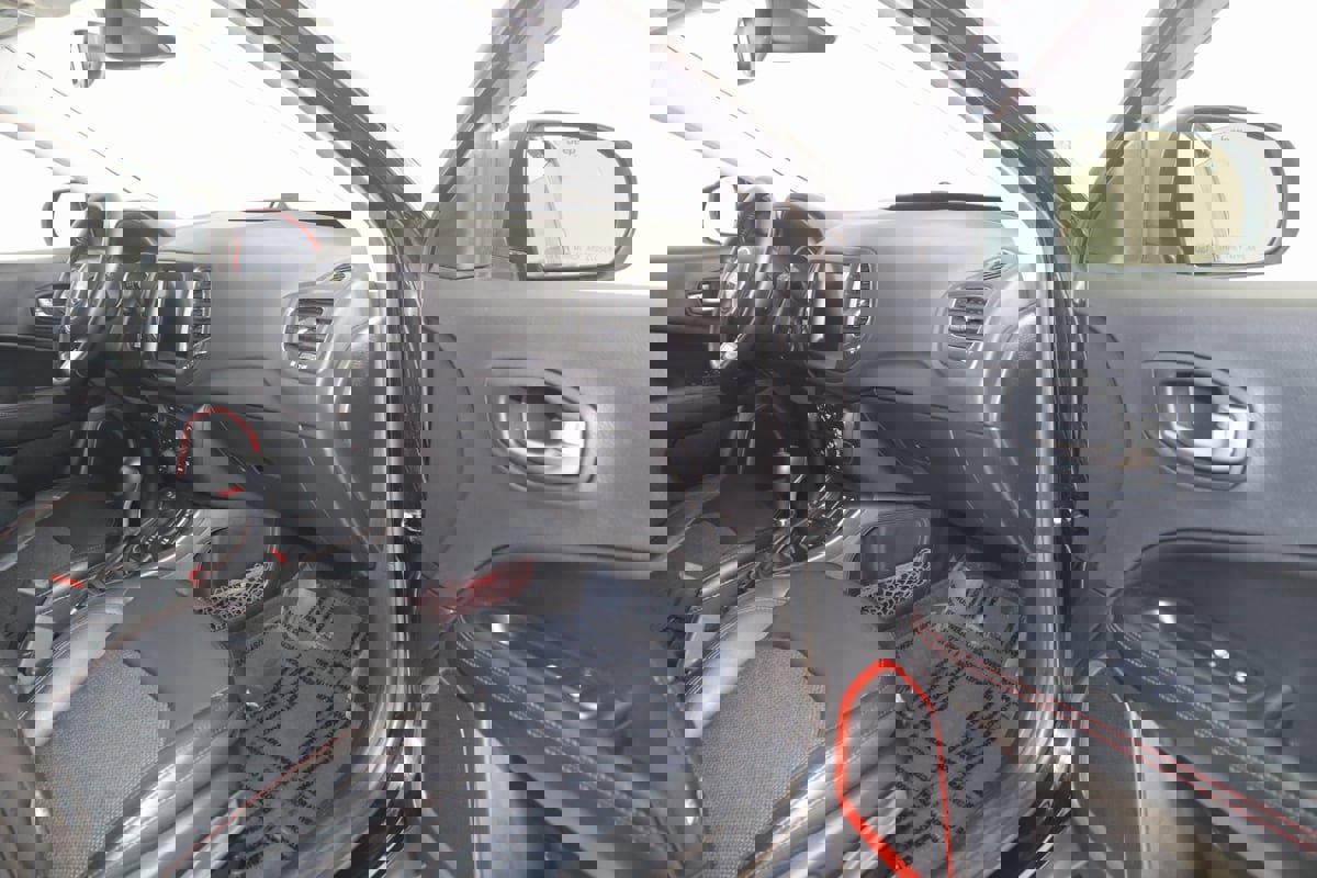 Used 2018 Jeep Compass Trailhawk w/ Safe & Security Group image 40