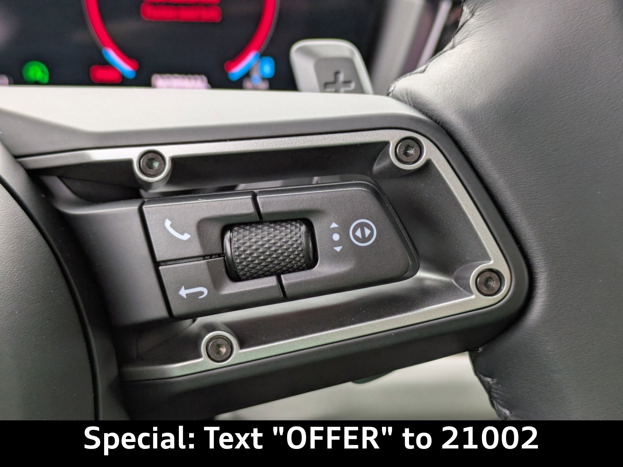 Used 2025 Porsche Cayenne image 31