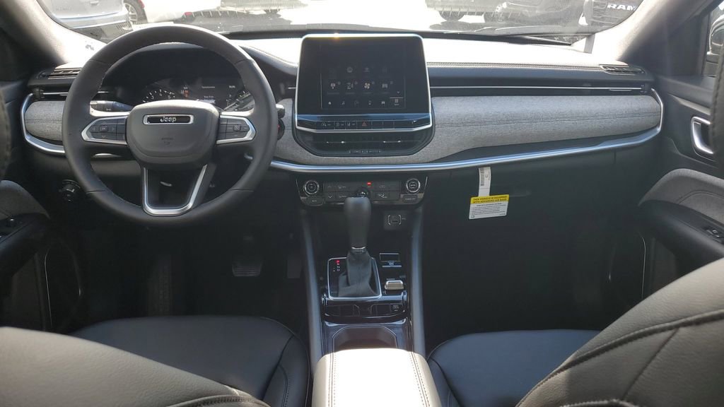 New 2026 Jeep Compass Latitude image 12