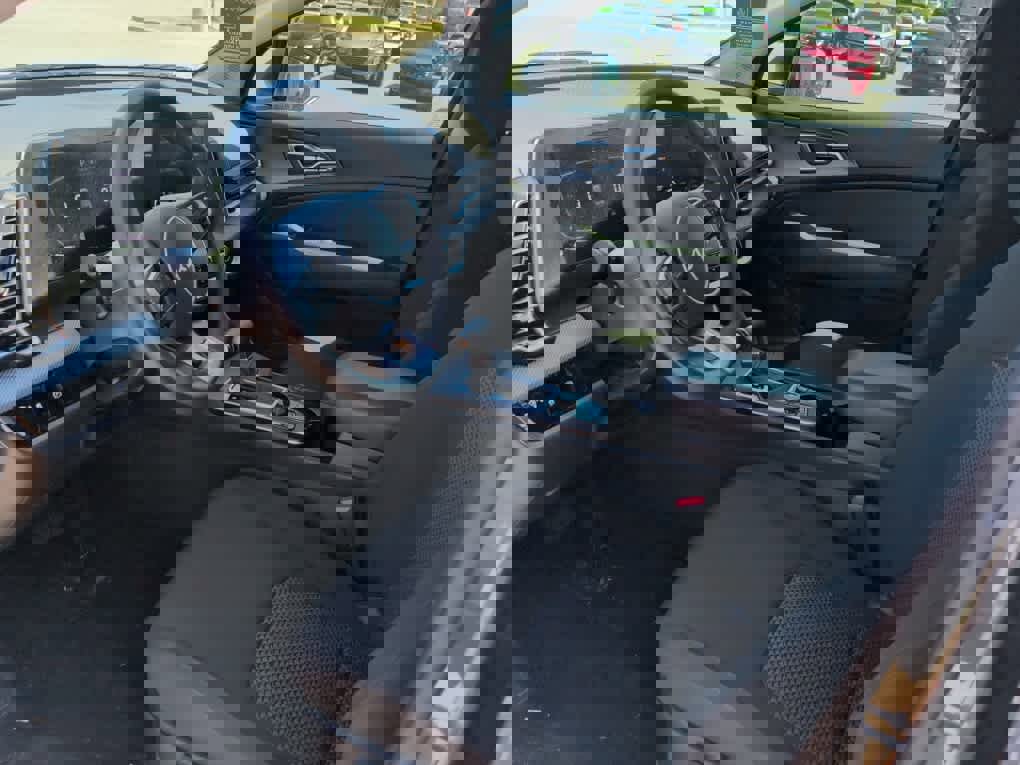 Used 2025 Kia Sportage LX image 10