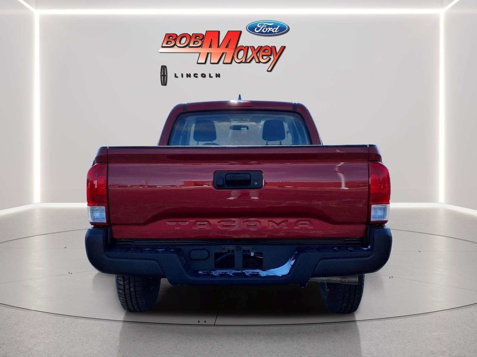 Used 2017 Toyota Tacoma SR image 6