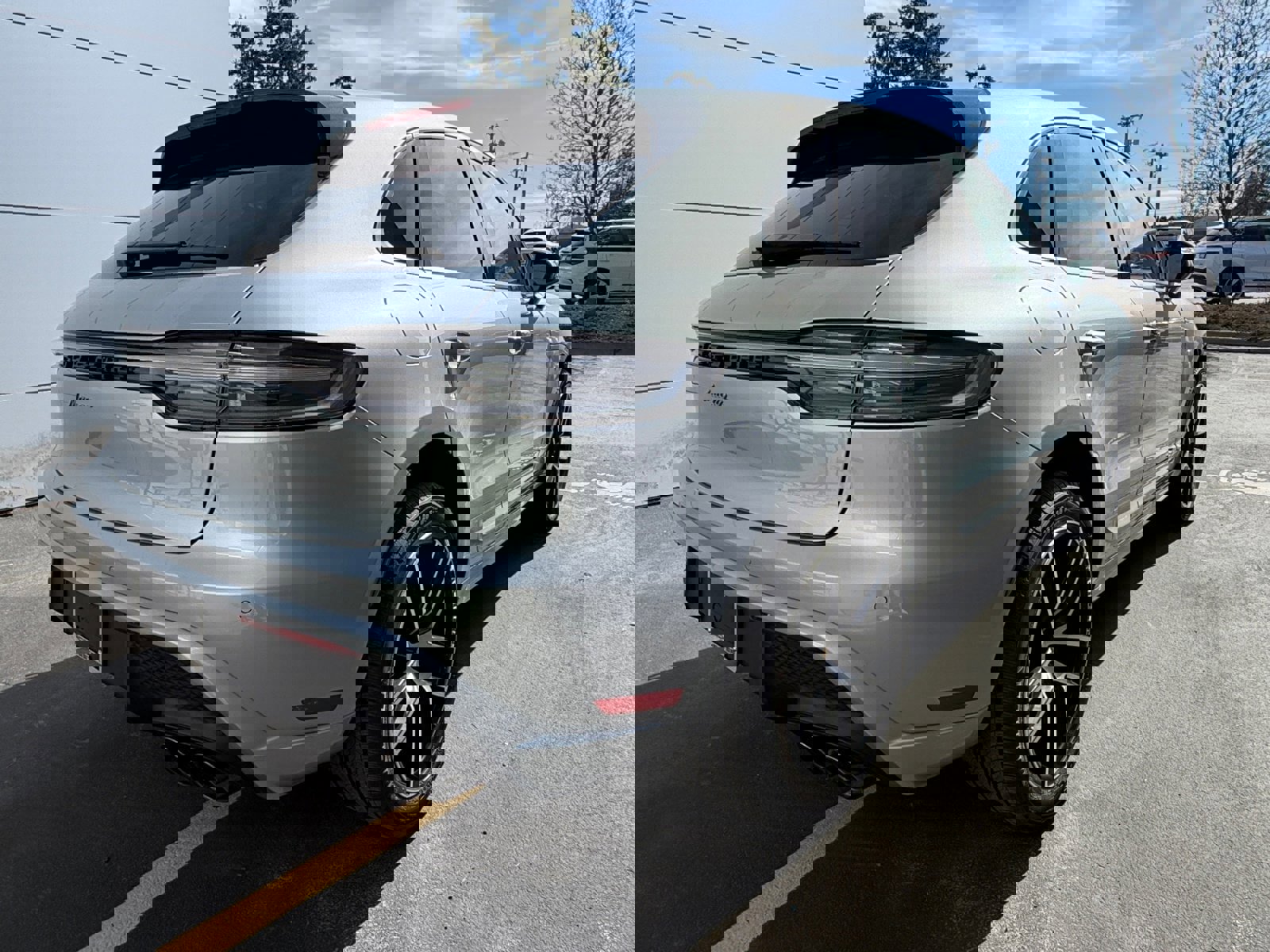 Used 2025 Porsche Macan image 40