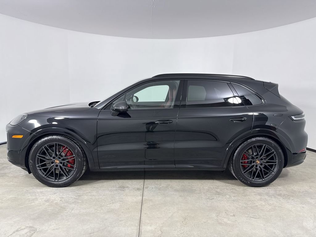 New 2026 Porsche Cayenne GTS image 2