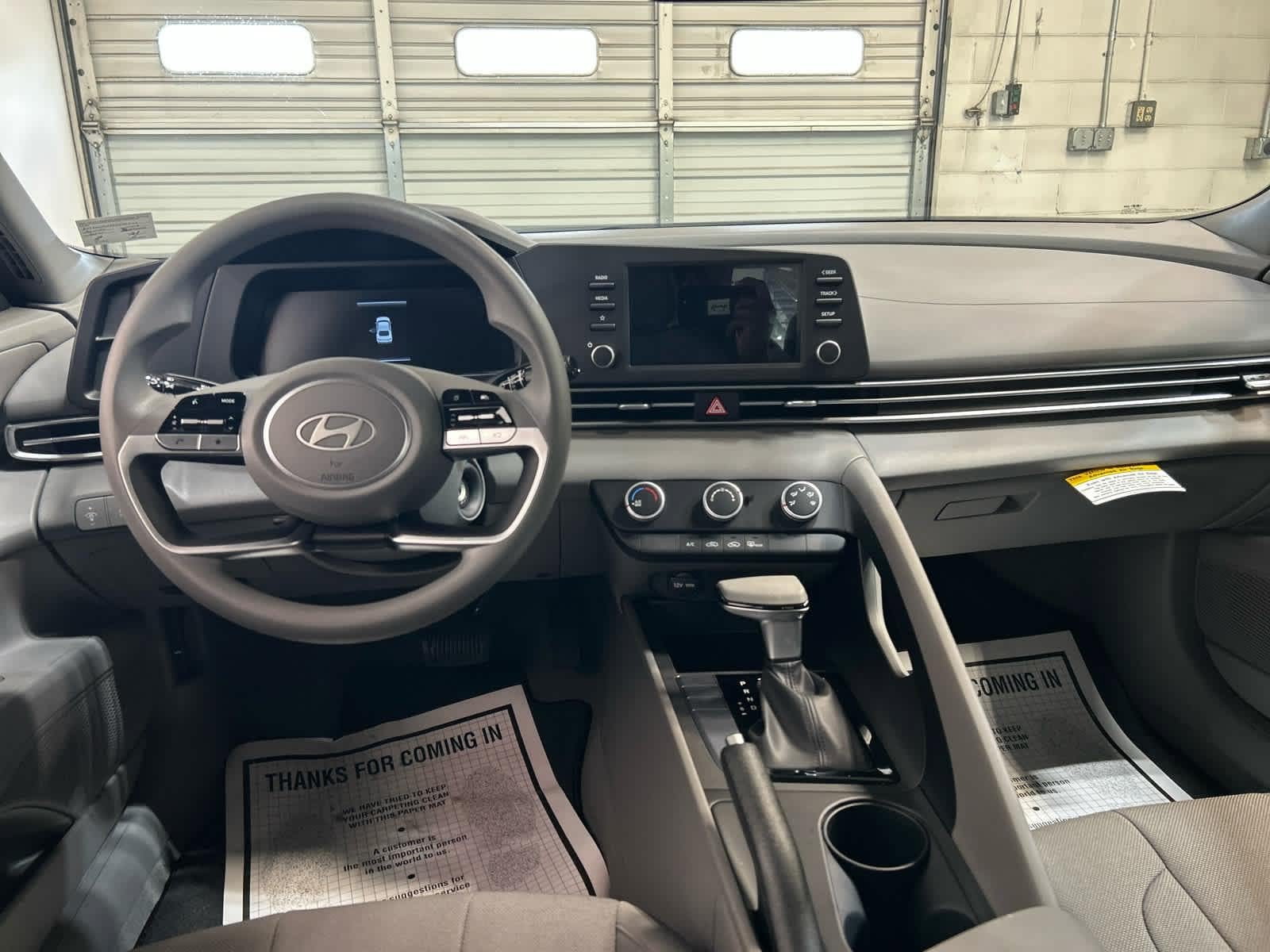 New 2026 Hyundai Elantra SE FWD image 4