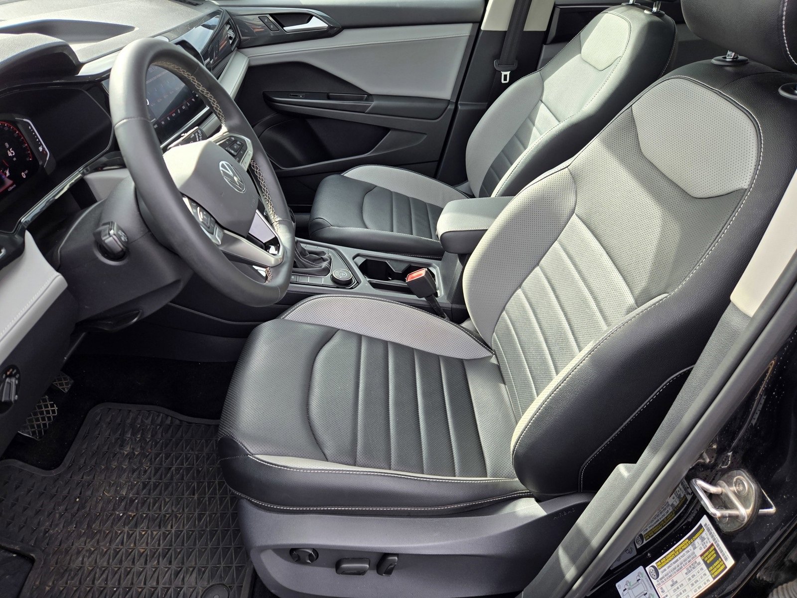 Used 2022 Volkswagen Taos SEL image 15