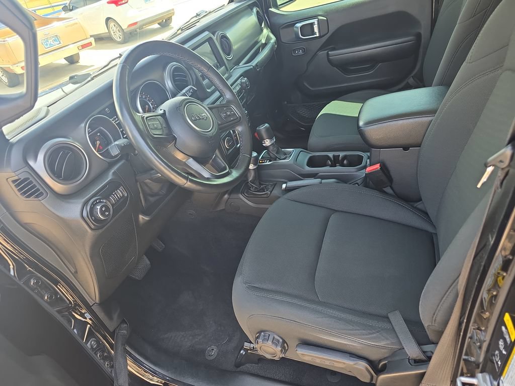 Used 2021 Jeep Gladiator Sport AWD/4WD image 17