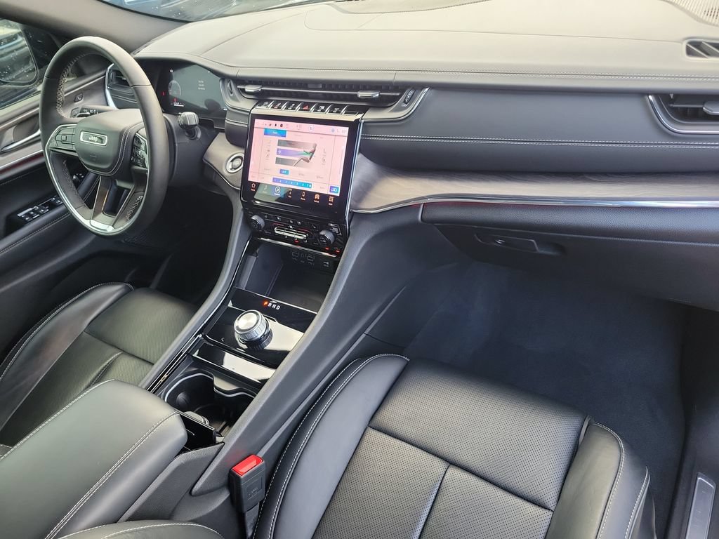 Used 2023 Jeep Grand Cherokee Overland w/ Luxury Tech Group IV RWD image 11