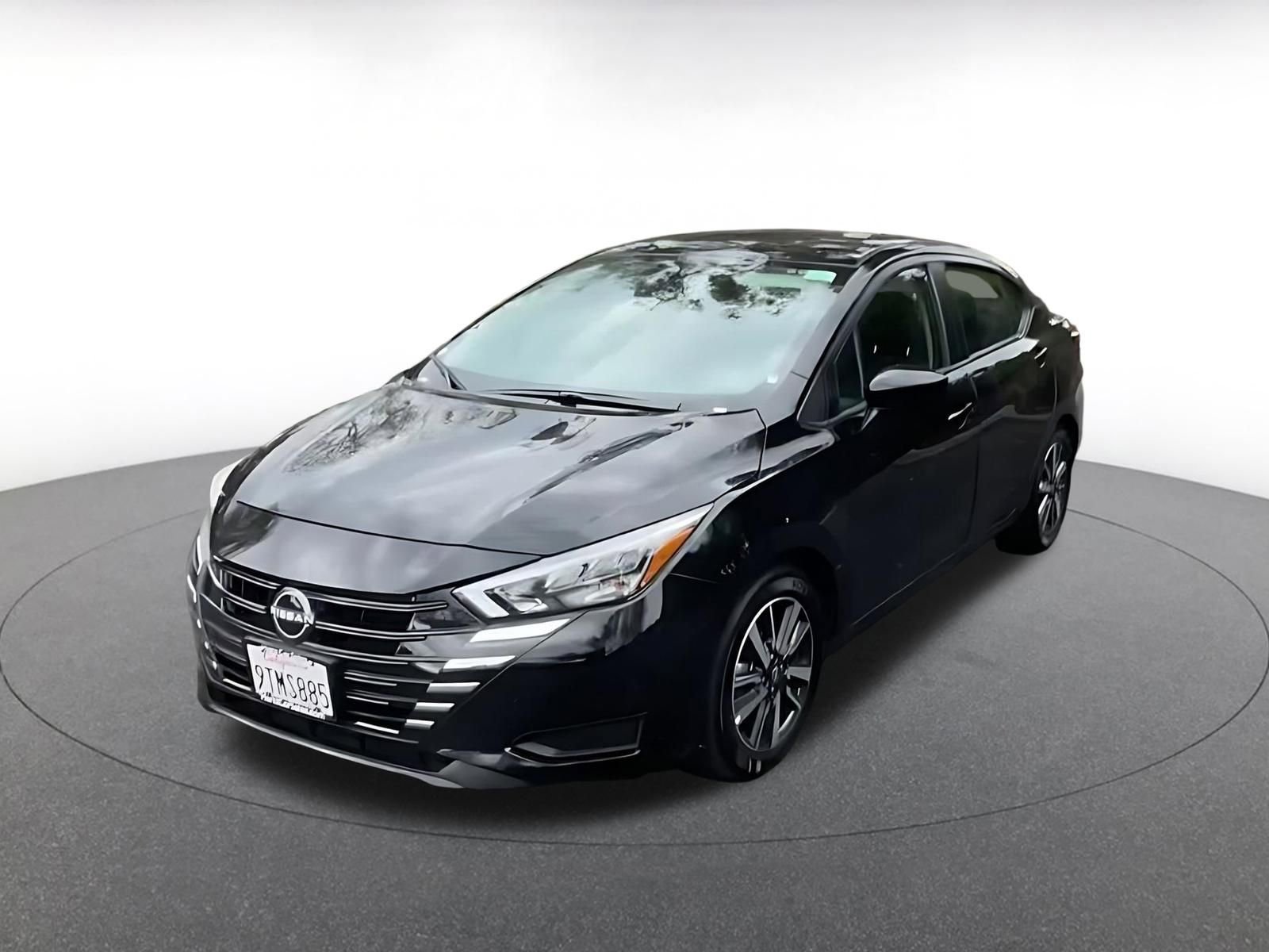 Used 2025 Nissan Versa SV image 7