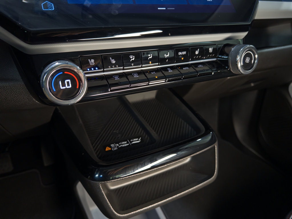 Used 2027 Chevrolet Bolt RS w/ Technology Package FWD image 15