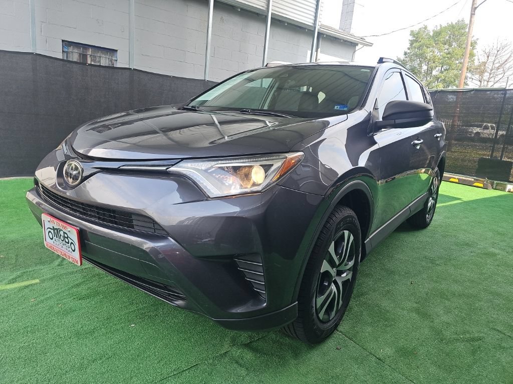 Used 2017 Toyota RAV4 LE FWD image 7