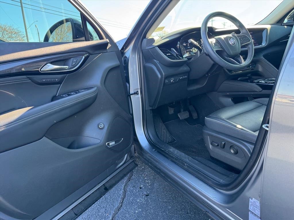 Used 2021 Buick Envision Essence w/ Technology Package I image 13