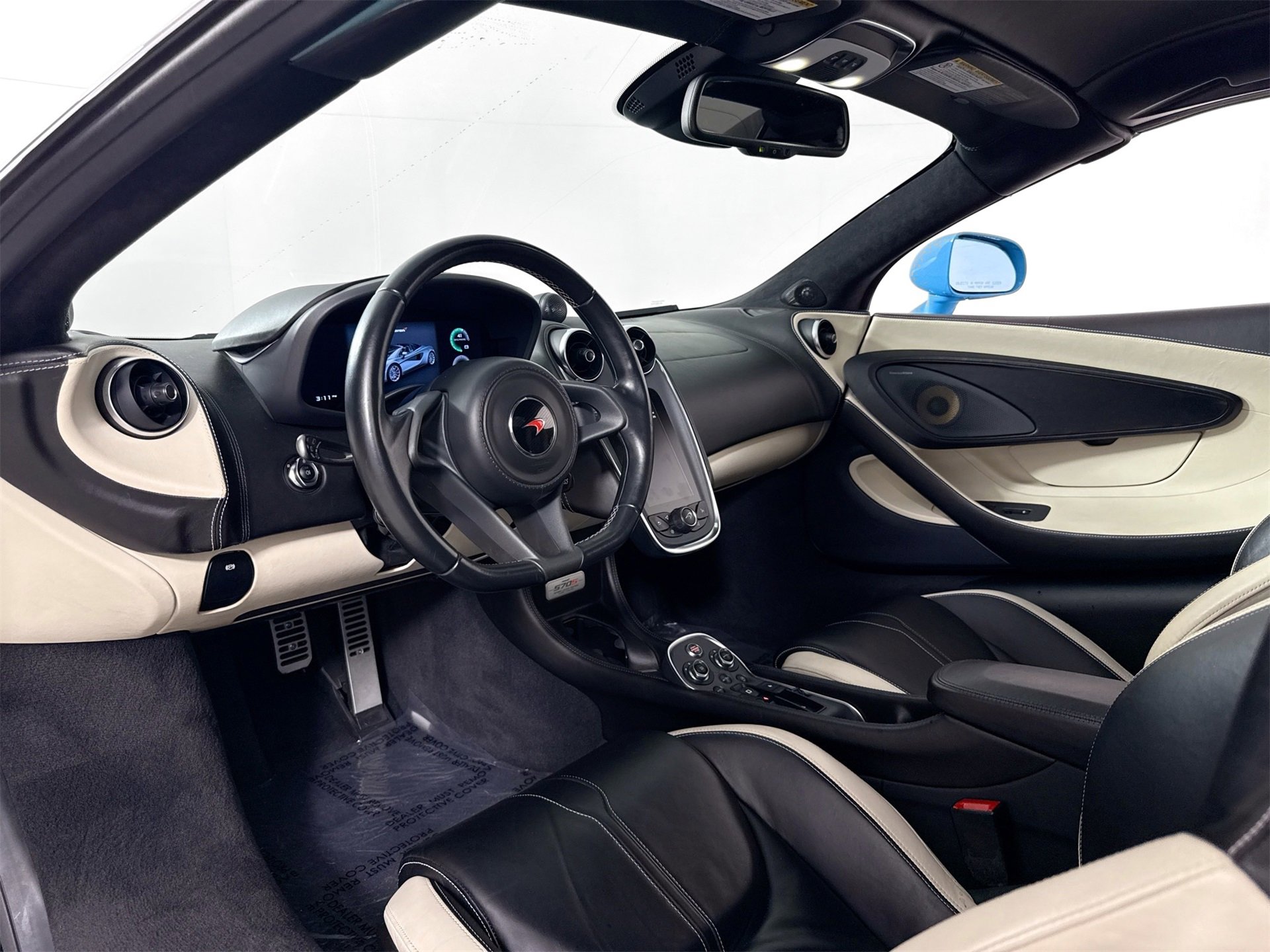 Used 2018 McLaren 570S Spider image 19